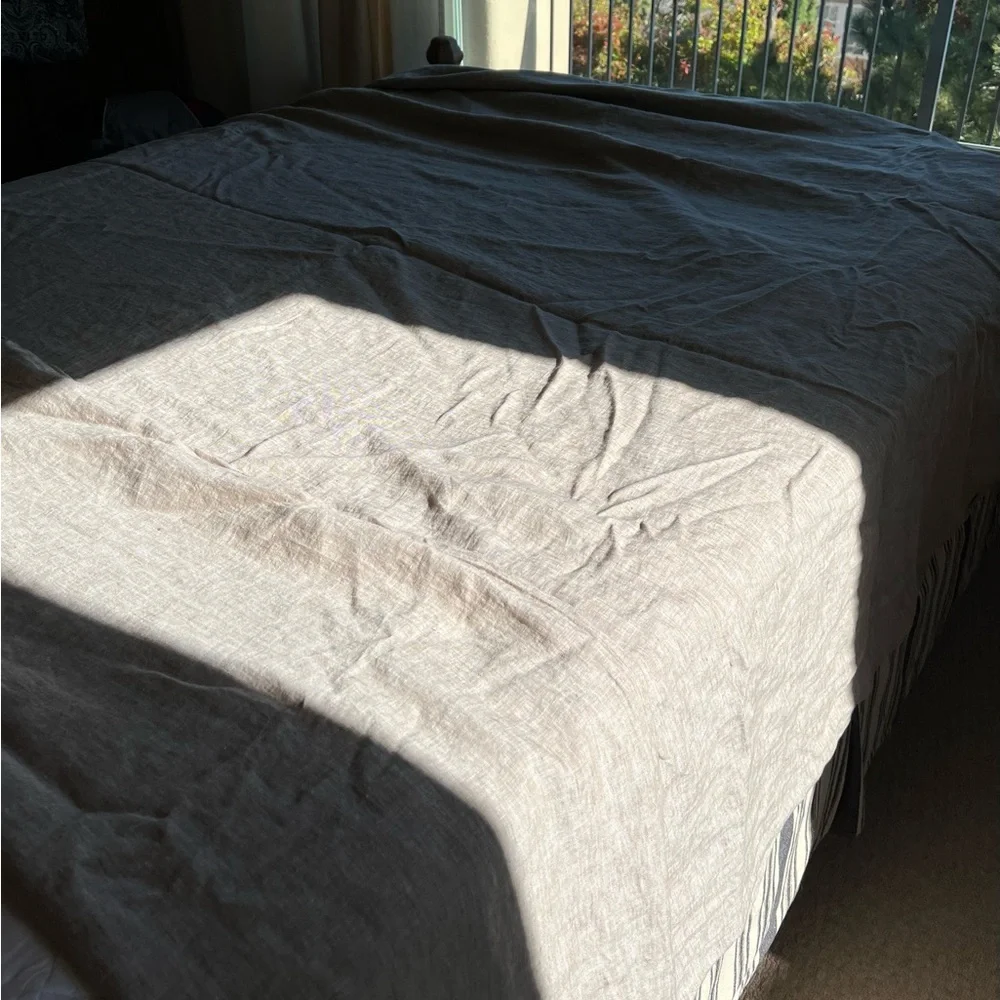 Noble Excellence Tan Queen Bed 💯 Linen Duvet.  Excellent Used (1x) Condition